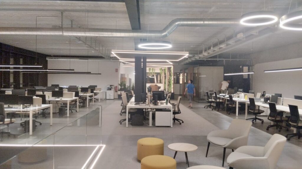 En VRP Electric oferim tecnologia LED d'avantguarda amb servicis que ajuden a reduir costos.